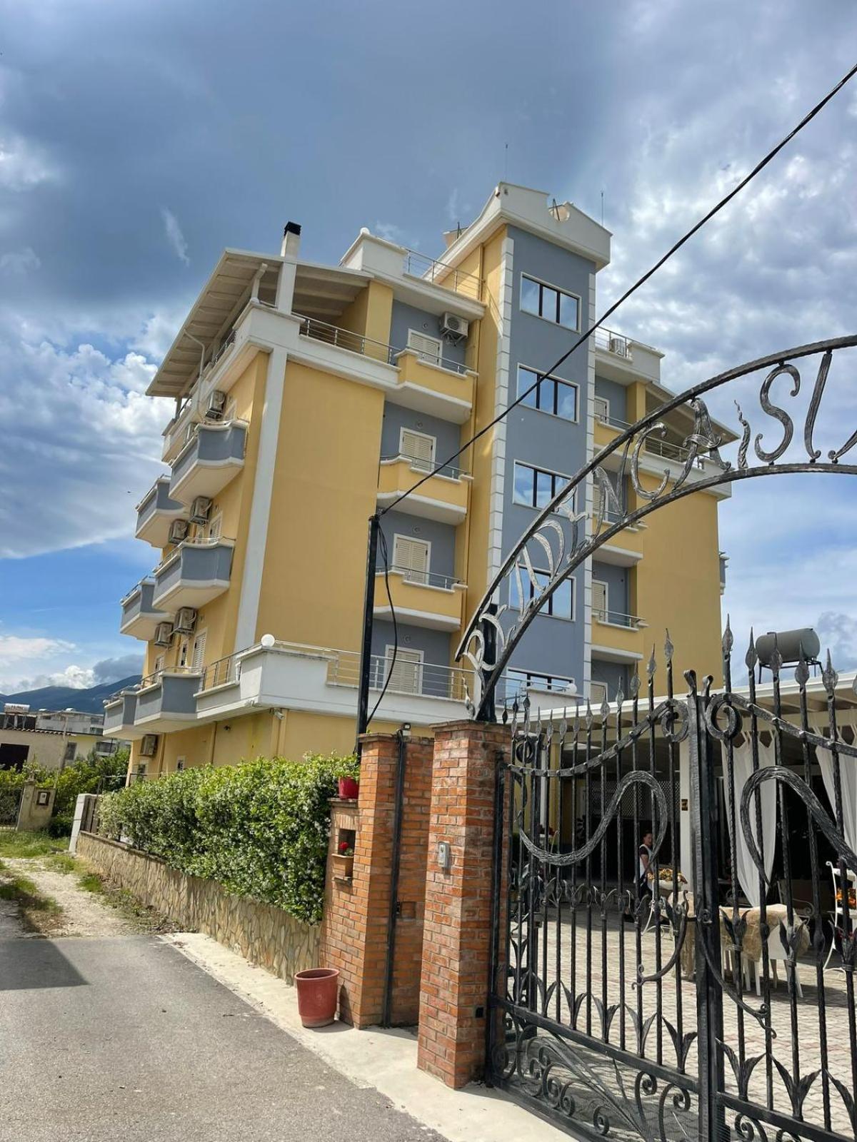 Apartments Rezidenca Sinani Orikum Exterior foto